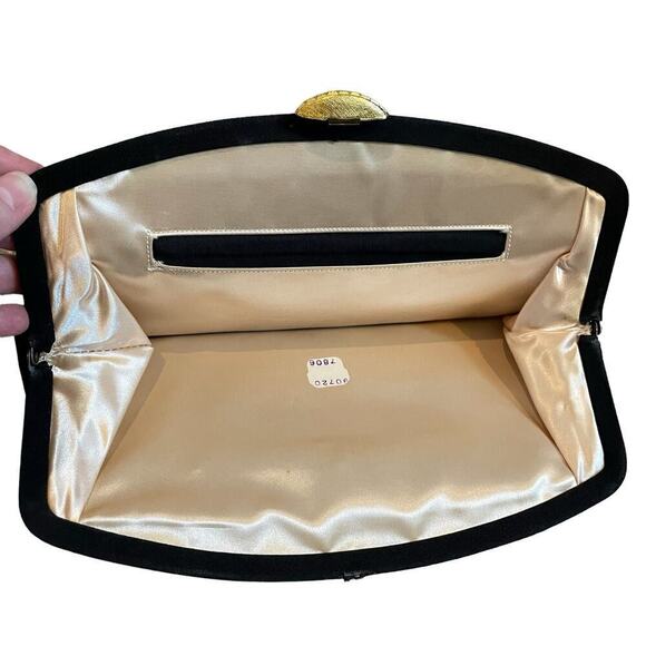Vintage black clutch handbag gold clasp - Picture 4 of 6